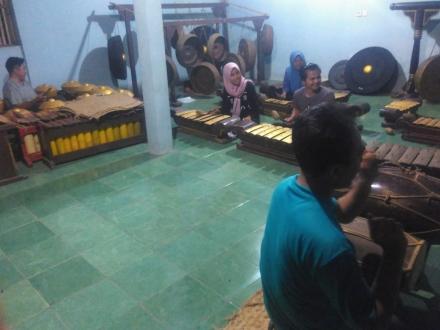 Latihan Karawitan KKN UPN Veteran Yogyakarta